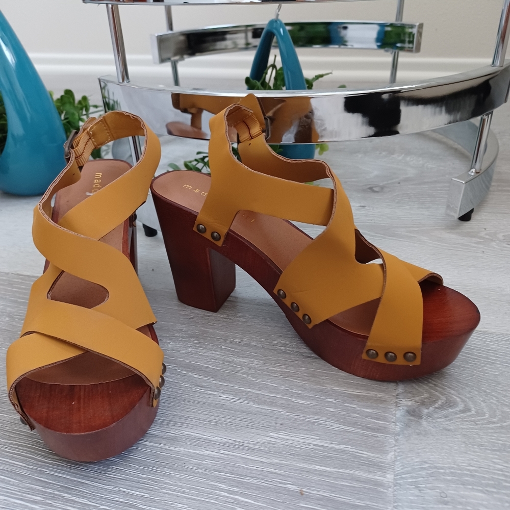 2 Pair of Women's dressy summer heels sz 6.5/7